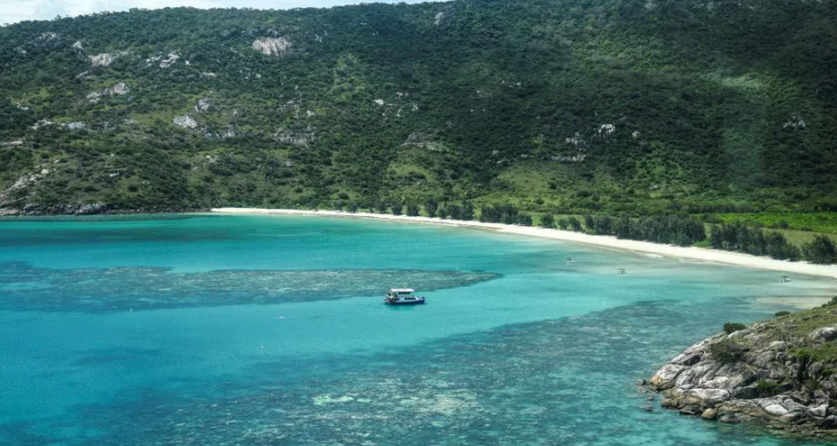 Lizard Island liegt etwa 250 km nördlich von Cairns in Australien.