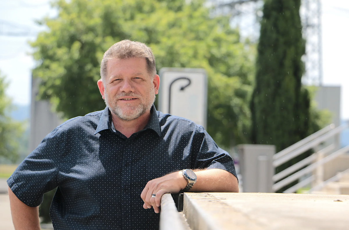 Marcel Aumer, CEO du groupe Flexbase, prévoit de donner le premier coup de pioche du centre technologique de Laufenburg au printemps 2025.