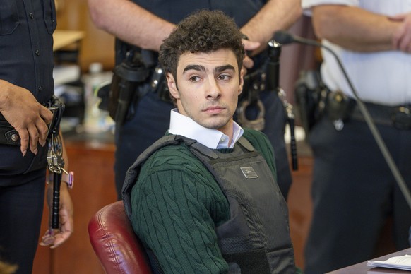 FILE - Luigi Mangione , accused of fatally shooting the UnitedHealthcare CEO Brian Thompson in New York City and leading authorities on a five-day search is scheduled, appears in court for a hearing,  ...