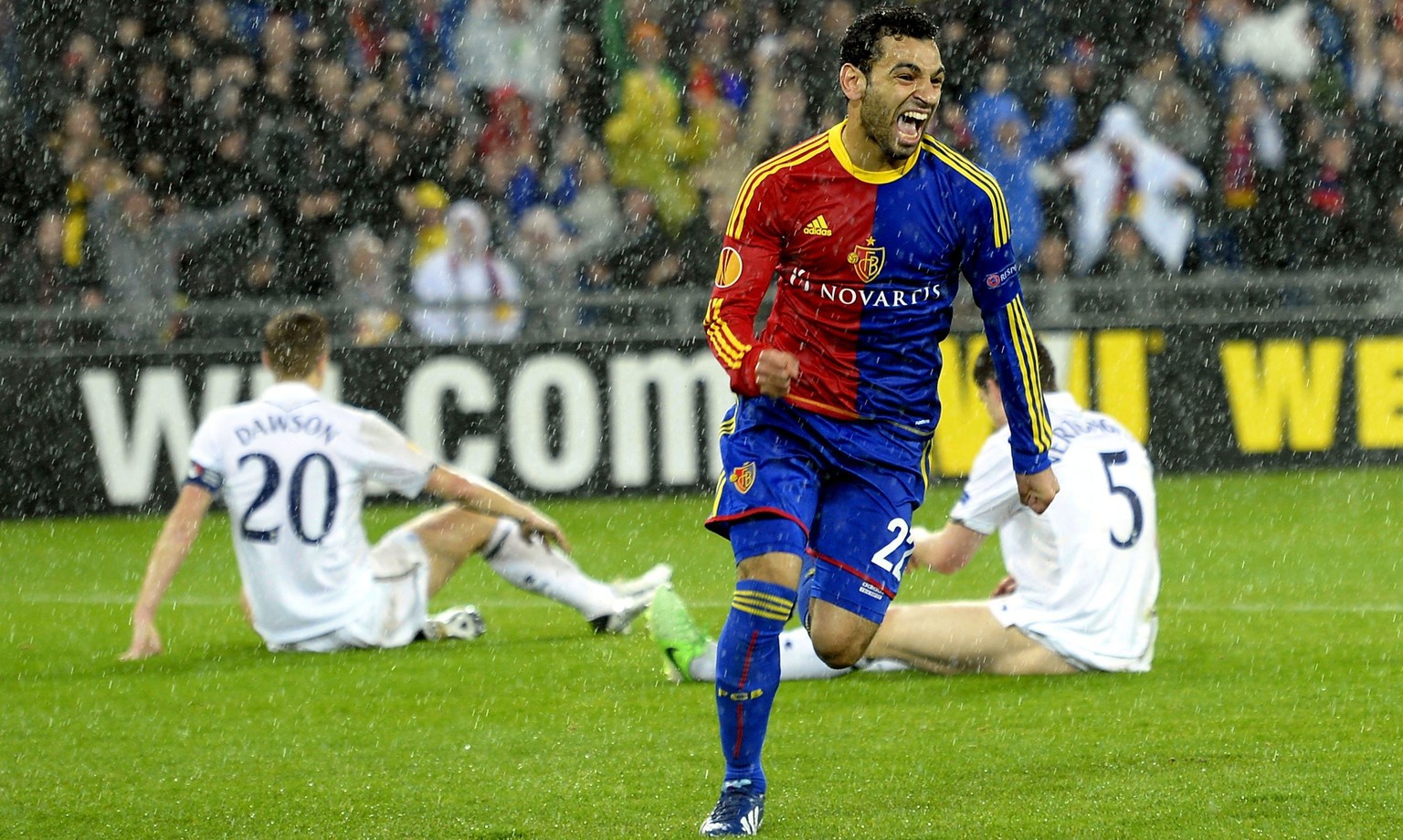 ZUM FUSSBALLTRANSFER VON MOHAMED SALAH VOM FC BASEL ZUM FC CHELSEA STELLEN WIR IHNEN FOLGENDES BILDMATERIAL ZUR VERFUEGUNG - Mohamed Salah of Basel celebrates after scoring 1-1 against during their UE ...