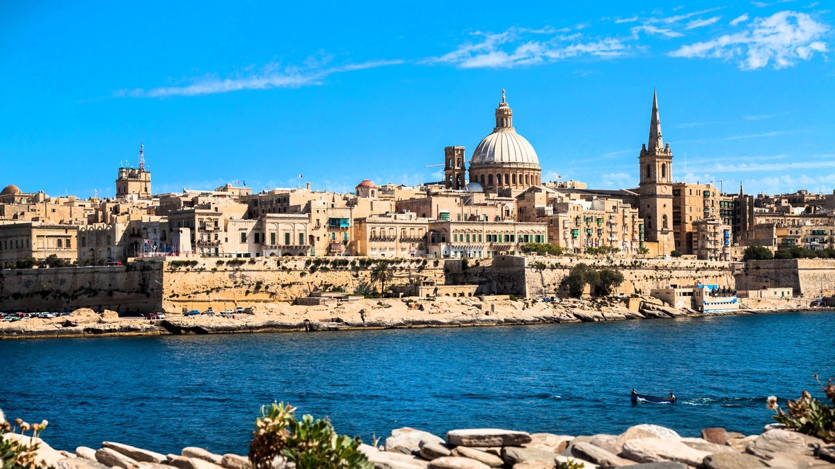 Heat wave troubles Malta – almost 43 degrees and power cuts Italy: 82 arrests in “Game over” raids against mafia