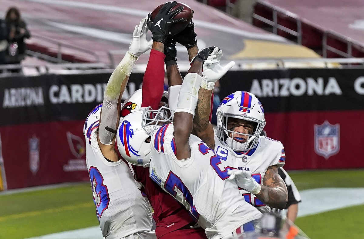 Arizona Cardinals wide receiver DeAndre Hopkins catches the game-winning touchdown as Buffalo Bills cornerback Tre'Davious White, center, free safety Jordan Poyer, right, and strong safety Micah  ...