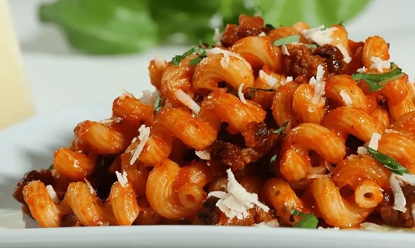 cellentani ragu di sasiccia https://www.barilla.com/en-us/recipes/blue-box/barilla-cellentani-with-italian-sausage-and-barillatomato-and-basil-sauce