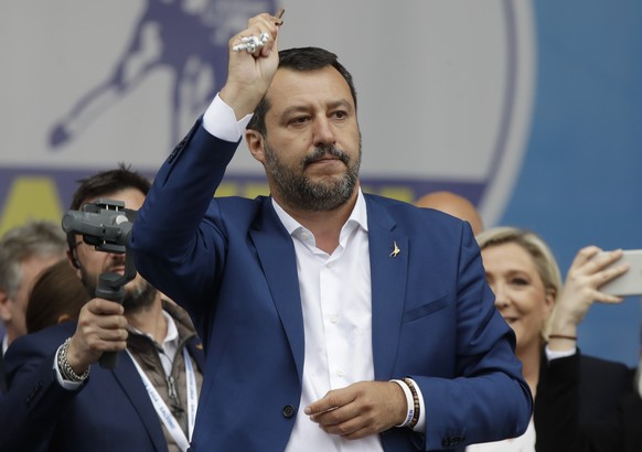 Italy European Elections Populists Matteo holds a rosary as he gives his speech during a rally organized by League leader Matteo Salvini, with leaders of other European nationalist parties, ahead of t ...