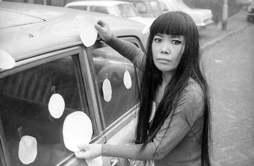 Kusama: Infinity 2018 - filmstill Kusama: Infinity 2018 Artist Yayoi Kusama next to her ÒDot CarÓ 1965 - - - EDITORIAL USE ONLY Copyright: xHarriexVerstappenx