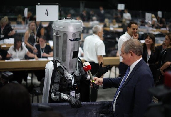 epa13048188 Count Binface Party candidate Count Binface speaks to members of the media during the vote count for the Makerfield by-election in Wigan, Britain, 19 June 2026. Voters went to the polls on ...