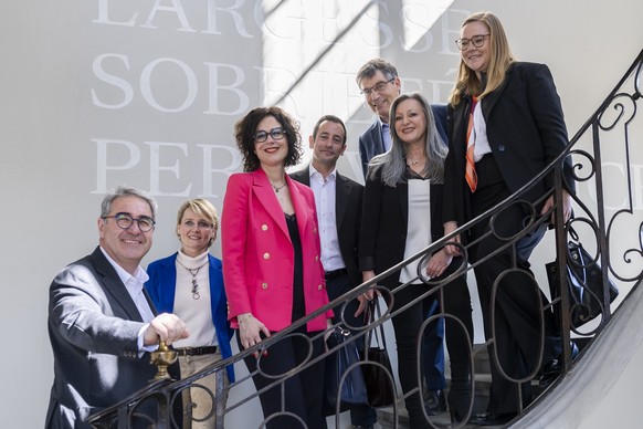 KEYPIX - De gauche a droite, les conseillers d'Etat vaudois, Frederic Borloz, Isabelle Moret, Christelle Luisier Brodard, Vassilis Venizelos, Roger Nordmann, Nuria Gorrite, Valerie Dittli, posent ...