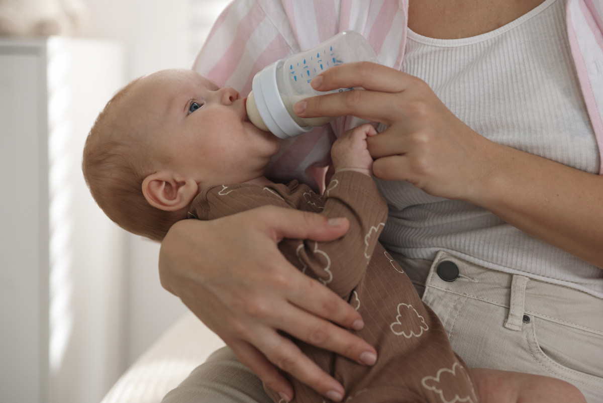 Ces derniers mois, les rappels de lait en poudre pour bébés ont inquiété les parents du monde entier.