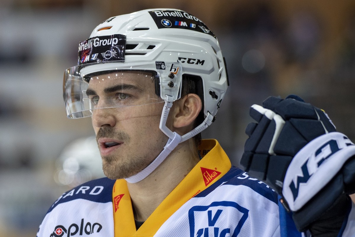 Zugs Samuel Kreis, waehrend dem Meisterschaftsspiel der National League, zwischen den SCL Tigers und dem EV Zug, am Dienstag 28. September 2021, im Ilfisstadion in Langnau. (KEYSTONE/Marcel Bieri)