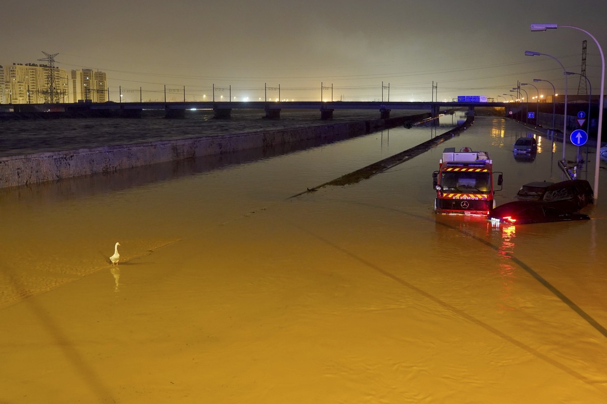 Cars are trapped by flooding in Valencia, Wednesday, Oct. 30, 2024. (AP Photo/Alberto Saiz)