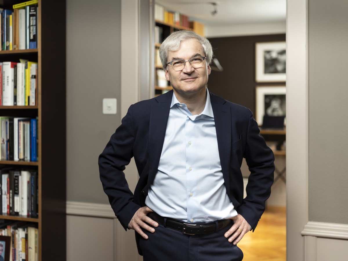 AVIS --- ZU MARKUS SOMM, CHEFREDAKTOR DES SATIREMAGAZINS NEBELSPATER, STELLEN WIR IHNEN FOLGENDES NEUES PORTRAIT ZUR VERFUEGUNG. WEITERE BILDER FINDEN SIE AUF visual.keystone-sda.ch ---Markus Somm, Ch ...