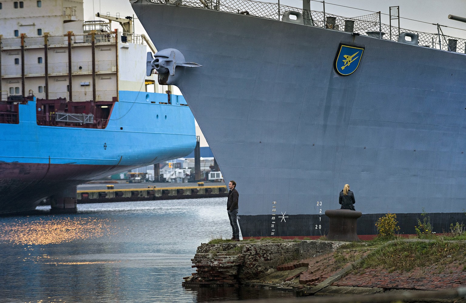 Die Kommissare am Jade-Weser-Port.