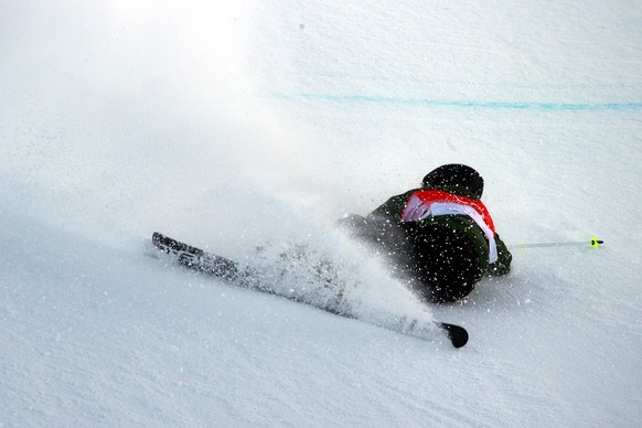 epa09770494 Robin Briguet of Switzerland falls during the Men&#039;s Freestyle Skiing Halfpipe final at the Zhangjiakou Genting Snow Park at the Beijing 2022 Olympic Games, Zhangjiakou, China, 19 Febr ...