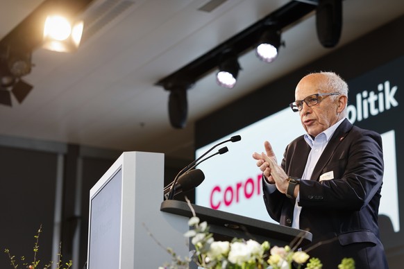 Alt-Bundesrat Ueli Maurer spricht beim Symposium zum gesundheitspolitischen Rueckblick und Ausblick 2024 unter dem Titel &quot;Corona - Fakes und Fakten&quot;, am Samstag, 6. April 2024 in Bern. (KEYS ...