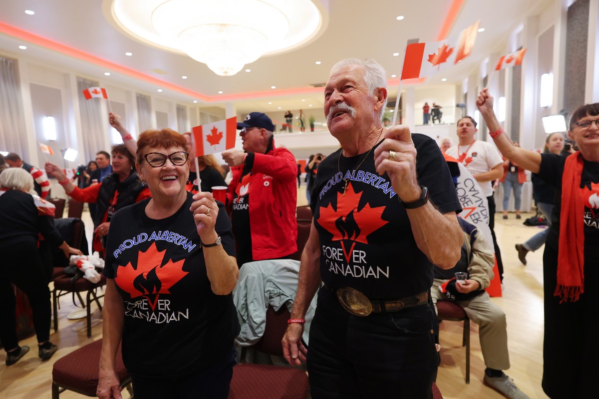 Supporters cheer as results begin to display at the pro-Canada watch party in Edmonton, Alberta Monday, Oct. 19, 2026. (James Maclennan/The Canadian Press via AP)
Canada Alberta Separation