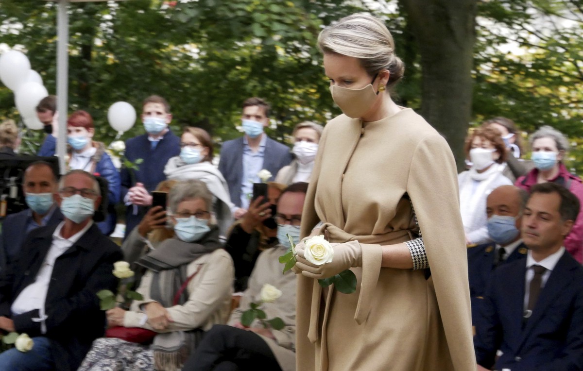 Belgium's Queen Mathilde prepares to lay a white rose during a commemoration of the 25th anniversary of the White March at the Brussels Parc in Brussels, Wednesday, Oct 20, 2021. The ceremony too ...