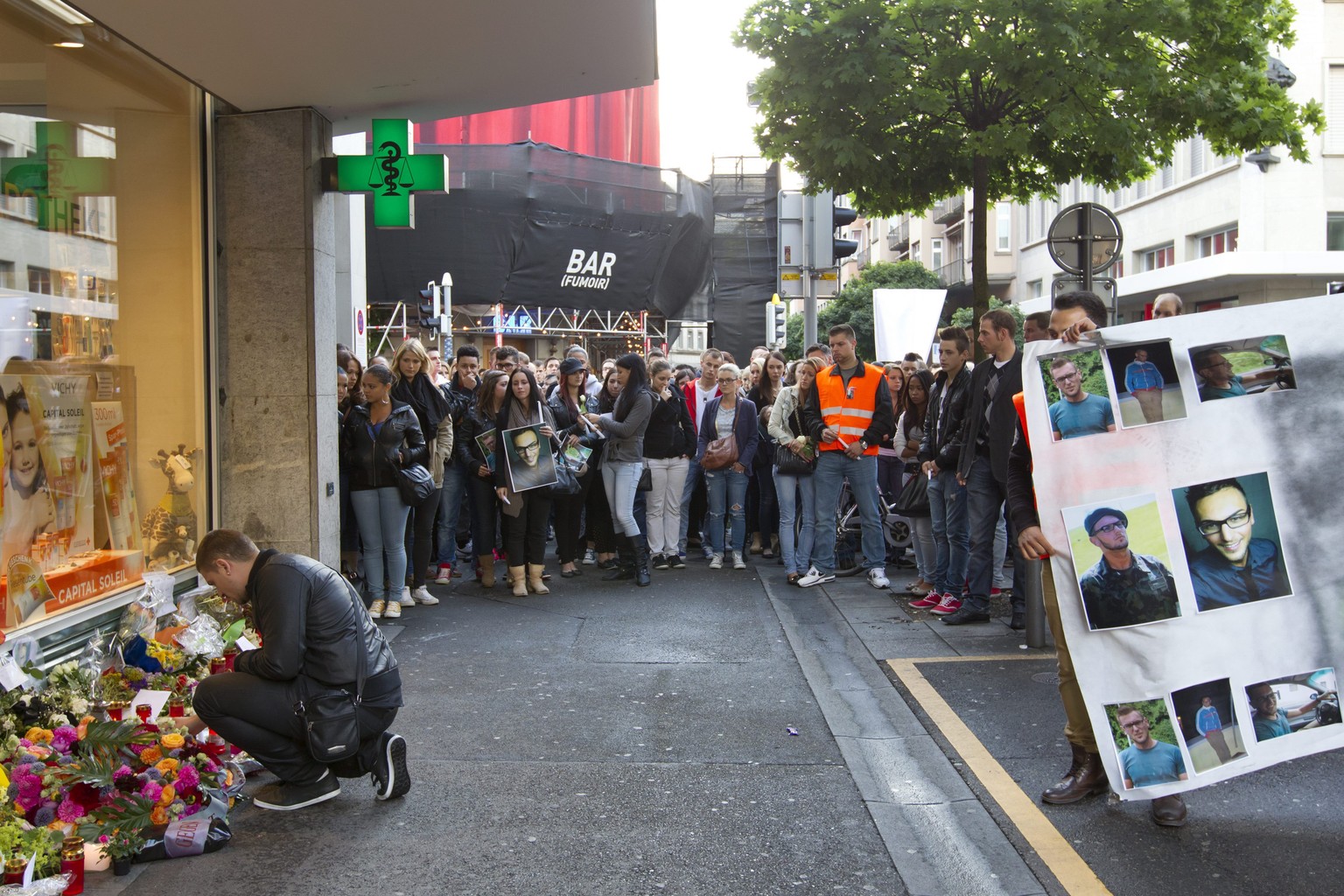 &nbsp;Mit einem stillen Gedenkmarsch für den erstochenen Vigan M. protestierten im Juli 2012 in Zürich zahlreiche Menschen gegen Gewalt.