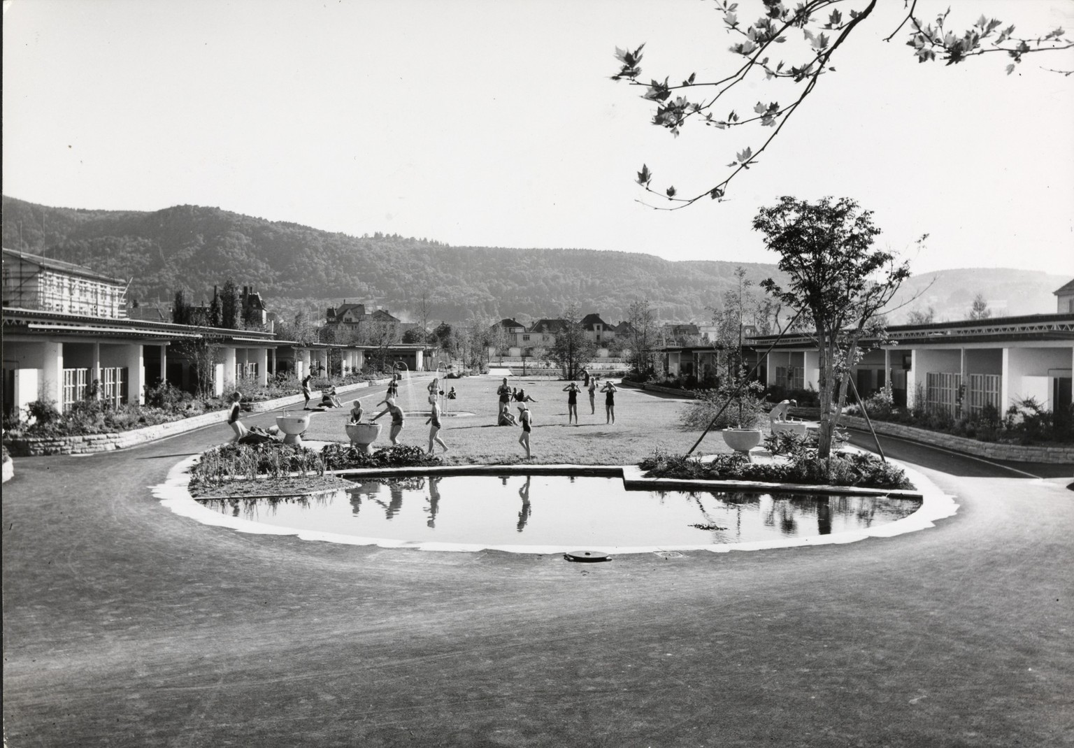 Freibad Letzigraben im Jahr 1949 (Michael Wolgensinger/Max Frisch-Archiv)