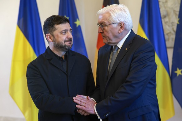 epa12594011 German President Frank-Walter Steinmeier (R) shakes hands with Ukrainian President Volodymyr Zelensky (R) at Bellevue Palace in Berlin, Germany, 15 December 2025. Berlin hosts US and Ukrai ...