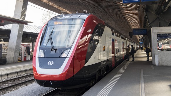 Der neue Fernverkehr-Doppelstockzug der SBB &quot;FV-Dosto&quot; steht im Hauptbahnhof in Zuerich, aufgenommen am Montag, 26. Februar 2018. (KEYSTONE/Ennio Leanza)