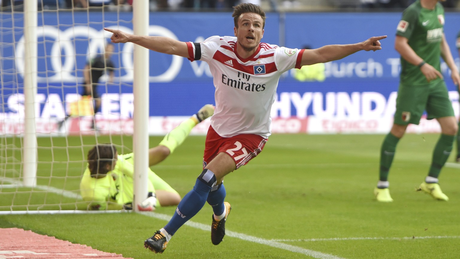 Hamburg&#039;s Nicolai Mueller celebrates his goal during the the German Bundesliga soccer match between Hamburger SV and FC Augsburg in Hamburg, Germany, Saturday, Aug. 19, 2017. (Daniel Bockwoldt/dp ...