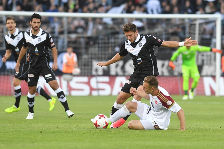 Lugano&#039;s player Balint Vecsei, left, fights for the ball with Vaduz&#039;s player Caleb Stanko, right, during the Super League soccer match FC Lugano against FC Vaduz, at the Cornaredo stadium in ...