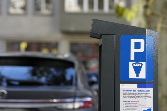 Eine neu installierte digitale Parkuhr der Stadt Zuerich am Zaehringerplatz, aufgenommen am Mittwoch, 5. November 2025 in Zuerich. (KEYSTONE/Claudio Thoma)