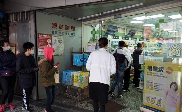 epa08197741 People stand in line to buy face masks at a pharmacy in Taipei, Taiwan, 06 February 2020. On 06 February, Taiwan announced new prevention measures as its coronavirus cases rise to 13. They ...