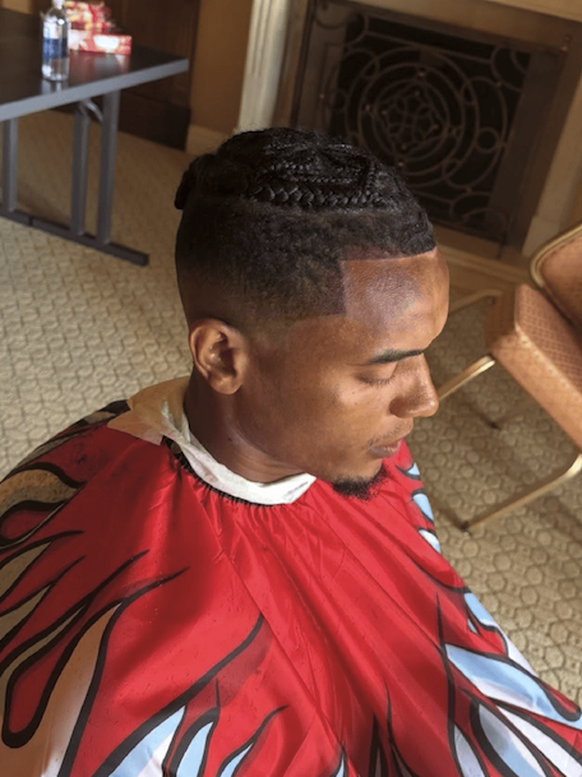 Nati-Spieler lassen Celebrity Barber Florian Emini aus Biel nach San Diego an die WM einfliegen