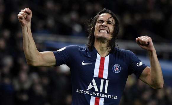 epa08206709 Paris Saint Germain&#039;s Edinson Cavani celebrates scoring the 4-2 goal during the French Ligue 1 soccer match between PSG and Lyon at the Parc des Princes stadium in Paris, France, 09 F ...