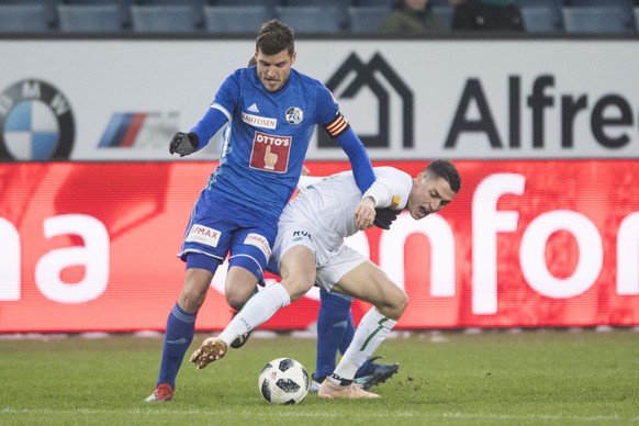 Simon Grether, links, von Luzern im Spiel gegen Sierro Vincent, rechts, von St. Gallen beim Super League Meisterschaftsspiel zwischen dem FC Luzern und dem FC St.Gallen vom Sonntag, 16. Dezember 2018  ...