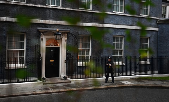 epa09715772 A policeman stands guard outside 10 Downing Street in London, Britain, 29 January 2022. There is growing anger amongst MP&#039;s and the public that the Met Police have deliberately delaye ...