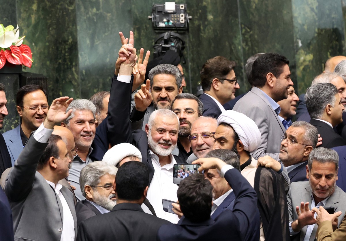 epa11510678 Hamas political leader Ismail Haniyeh (C) flashes victory sign as surrounded by Iranian lawmakers at the Iranian parliament in Tehran, Iran, 30 July 2024 (issued 31 July 2024). According t ...