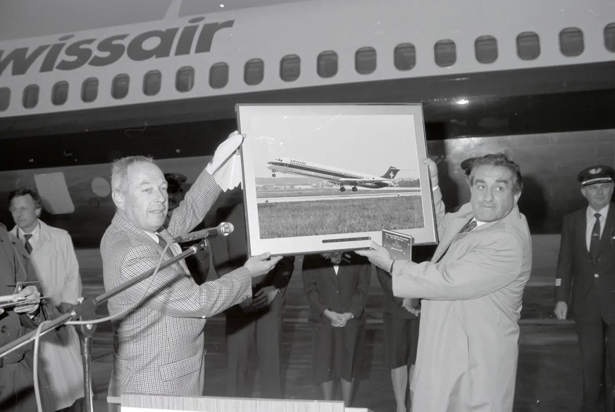 Im November 1989 erhält eine MD-81 der Swissair in Basel-Mulhouse den Namen «Binningen».
