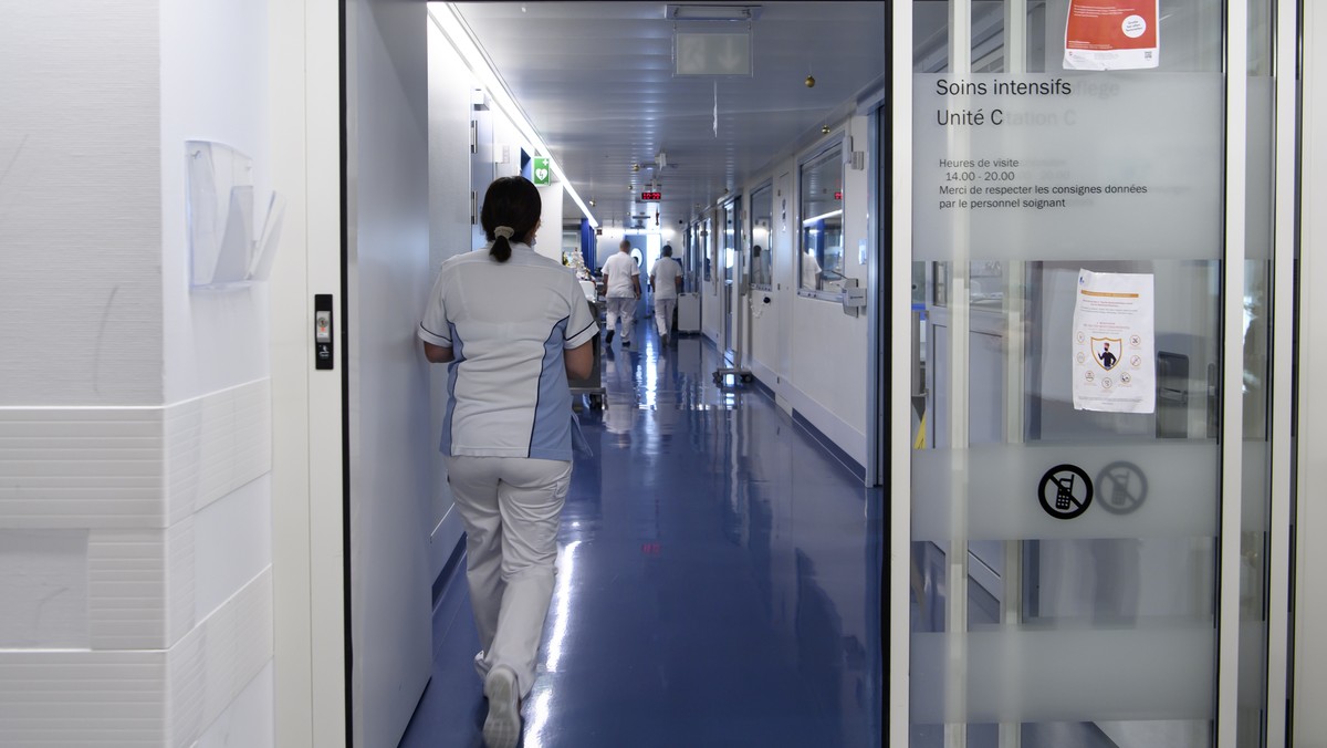 The entrance of the intensive care unit of the hospital "Hopital cantonal fribourgeois (HFR)" during the 5th wave of coronavirus disease (COVID-19) outbreak, in Fribourg, Switzerland, on Mon ...