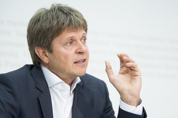 Juerg Grossen, Vize-Praesident und Nationalrat GLP-BE, spricht an einer Medienkonferenz zum Parteipraesidium der Gruenliberalen Schweiz (GLP), am Freitag, 30. Juni 2017 im Medienzentrum im Bundeshaus  ...