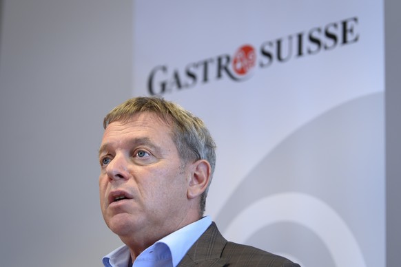 Casimir Platzer, Praesident GastroSuisse, spricht an einer Medienkonferenz von Gastrosuisse zu den Beschluessen des Bundesrates, am Mittwoch, 25. August 2021 in Bern. (KEYSTONE/Anthony Anex)