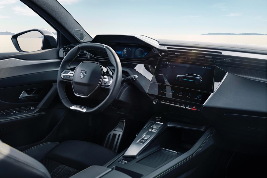 Vernetzt: Peugeot setzt auf sein sogenanntes iCockpit mit kleinem Lenkrad, digitalem Kombiinstrument und 10-Zoll-Bildschirm in der Mitte sowie auf Funktionen, um das Auto aus der Ferne zu steuern.