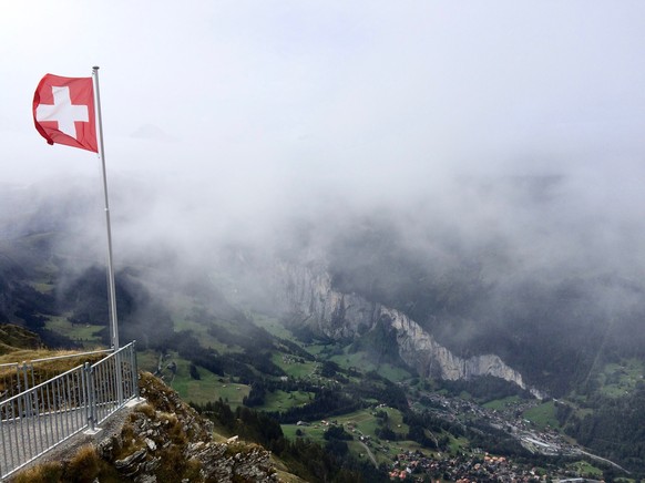 Schweiz, Berge, Bünzli, typisch Schweiz, Schweizer Fahne