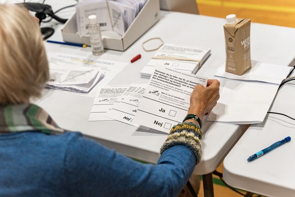 epa09989335 An election official holds a ballot in Birkeroed, Denmark, 01 June 2022. Denmark holds a referendum on the EU-defense opt-out that will determine if the country joins the EU&#039;s Common  ...
