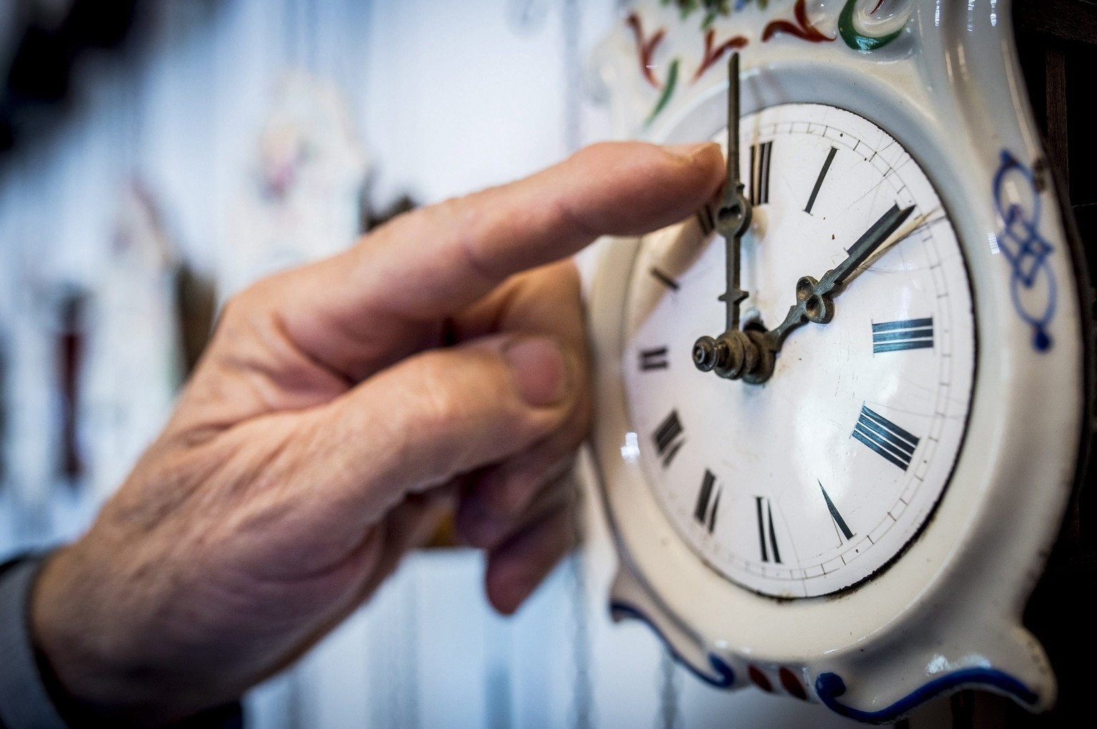 epa06295149 Descendant of a Hungarian noble family Bela Hatvani adjusts a clock backward one hour in a museum displaying his familys clock collection in Kunszallas, some 120 kms southeast of Budapest ...