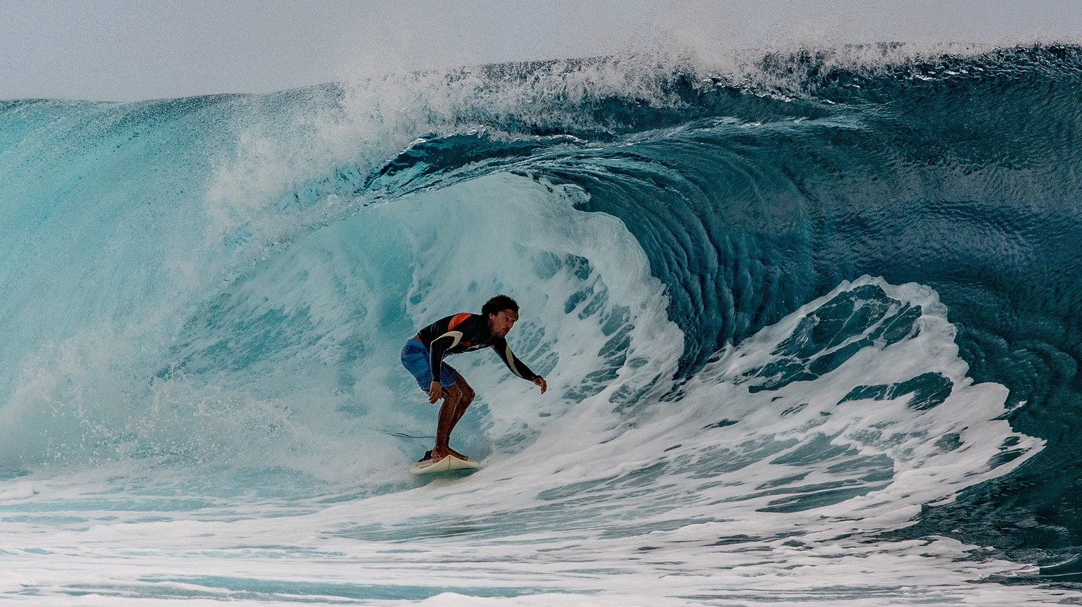 Teahupoo ist bekannt für seine hohen Wellen.