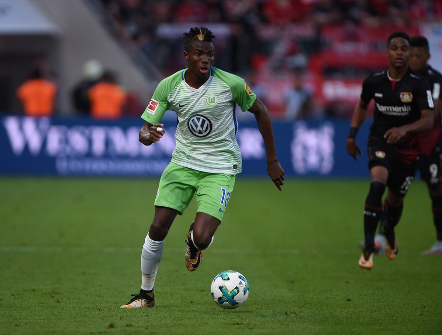 Victor Osimhen (18,WOB) , FUSSBALL, 1. Bundesliga, Bayer 04 Leverkusen - VfL Wolfsburg 15.10.2017 *** Victor Osimhen 18 WOB Football 1 Bundesliga Bayer 04 Leverkusen VfL Wolfsburg 15 10 2017 xPW001F2P ...