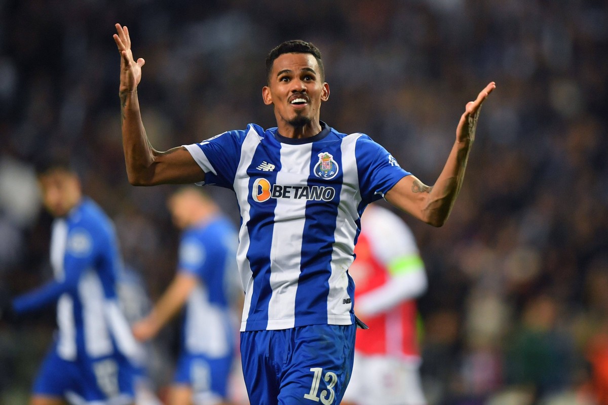 Estadio do Dragao Wenderson Galeno of Porto, celebrates his goal during the match between Porto and Arsenal, in the round of 16 of the UEFA Champions League 2023/2024 at Estadio do Dragao this Wednesd ...