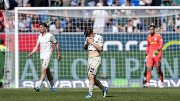 v.li.: Olivier Deman SVW, 2, Romano Schmid SVW, 20, Mio Backhaus Torwart, SVW, 30, Spieler vom SV Werder Bremen, entt�uscht schauend, Entt�uschung, Frustration, disappointed, pessimistisch, Aktion, Ac ...