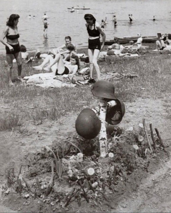 Grave of three German soldiers on the Havel River, Berlin, 1946.
