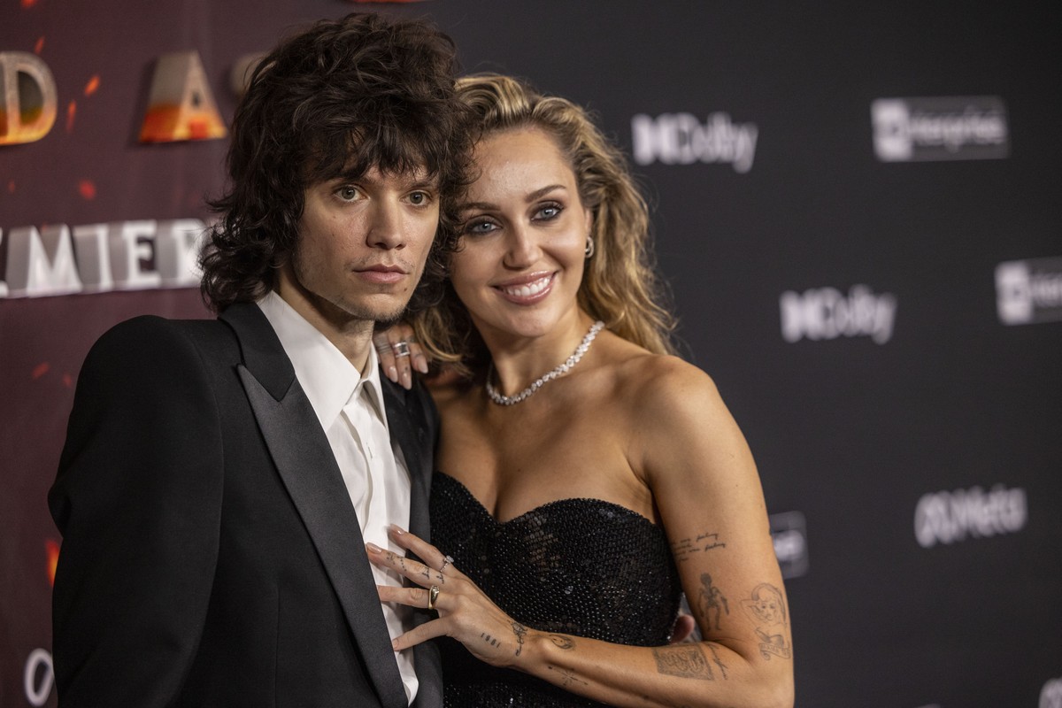 epa12563686 Singer Maxx Morando (L) and US singer-songwriter Miley Cyrus (R) arrive to the World Premiere of 'Avatar: Fire and Ash' at the Dolby Theatre in Hollywood, California, USA, 01 Dec ...