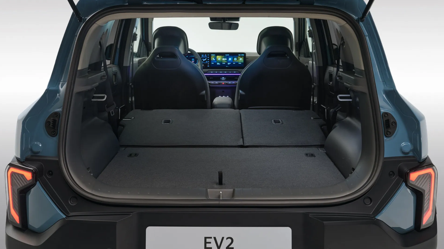 Umklappbar: Den EV2 gibt es mit entweder zwei oder drei Sitzplätzen im Fond.