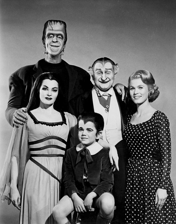 addams family the munsters tv 50s 60s https://twitter.com/sketchaganda/status/988130421115441160