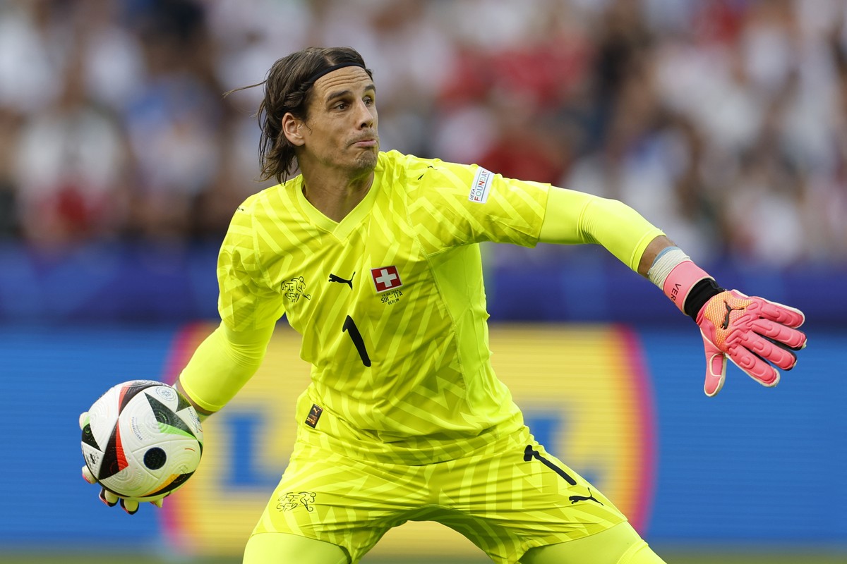Switzerland's goalkeeper Yann Sommer in action during a round of 16 match between Switzerland and Italy at the Euro 2024 soccer tournament in Berlin, Germany, Saturday, June 29, 2024. (KEYSTONE/P ...